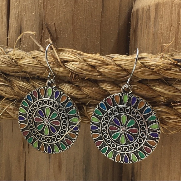 🧡 Multi Color Dangle Earrings - Picture 4 of 7